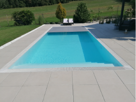 Schwimmbad mit eingebauter Lamellenabdeckung 6m x 3m