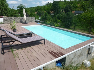 Azurblauer Schwimmbad